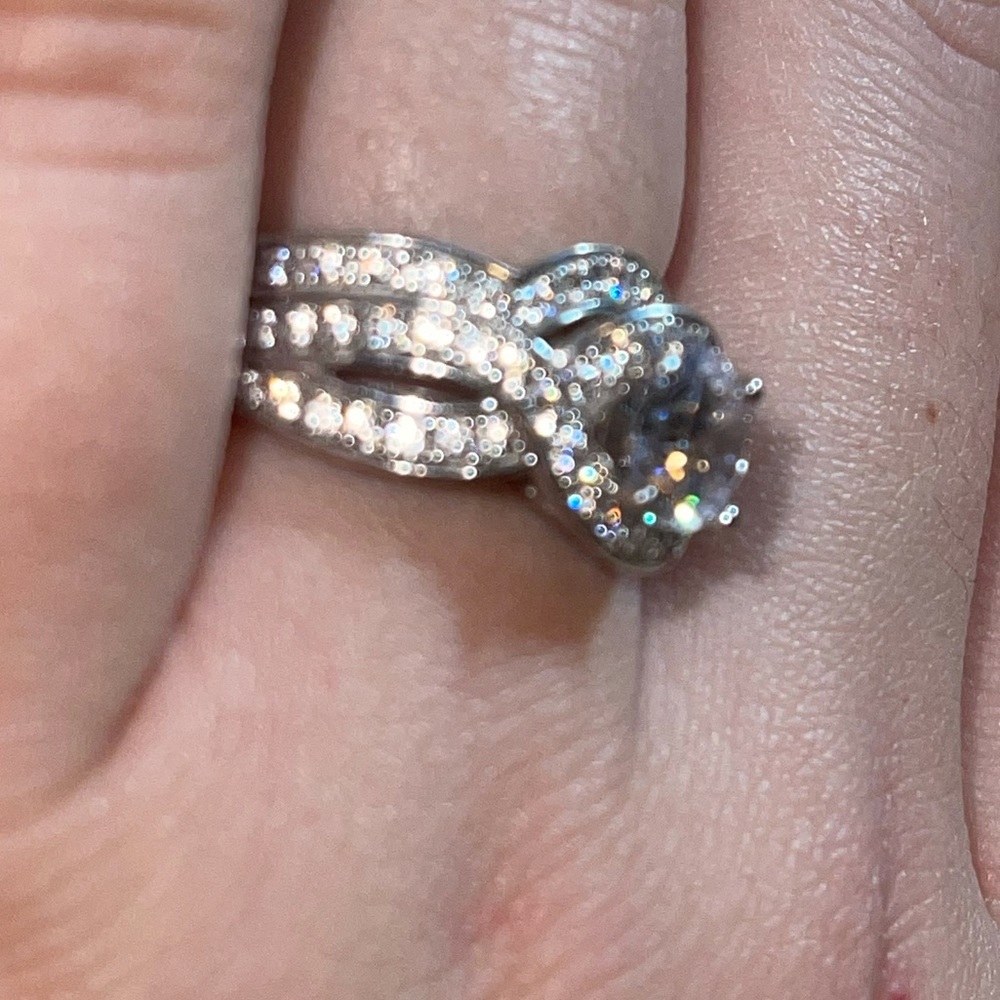 Beautiful Ring - Picture 6 of 10